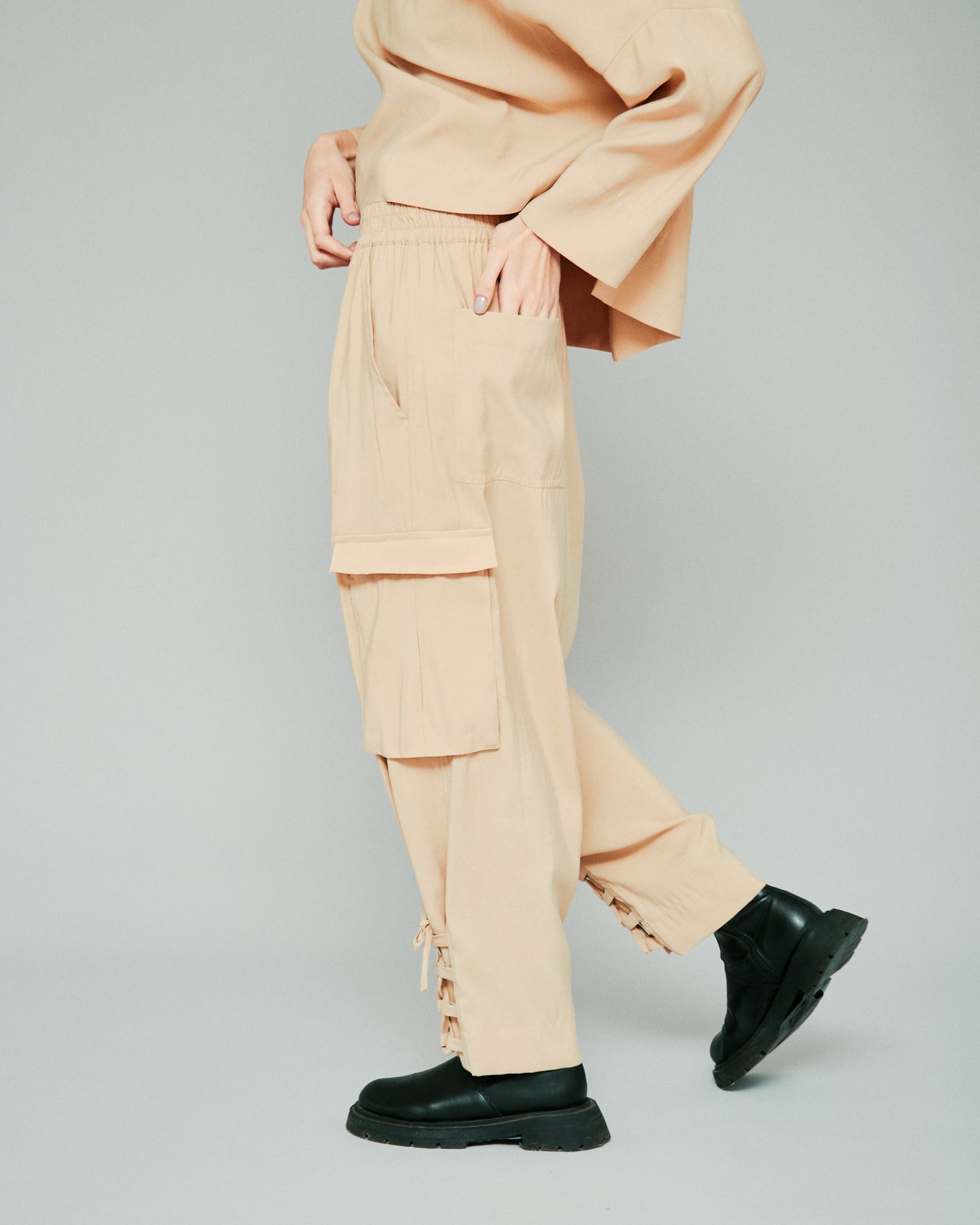 Calça Saga Amêndoa